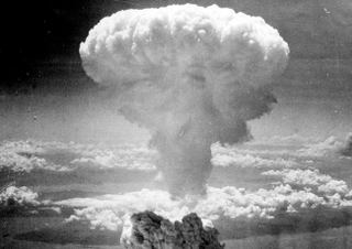 Illustration for article titled Por qué hoy se puede vivir en Hiroshima, pero no en Chernóbil